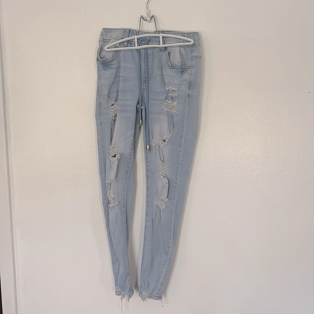 Skinny stretchy holy jeans.